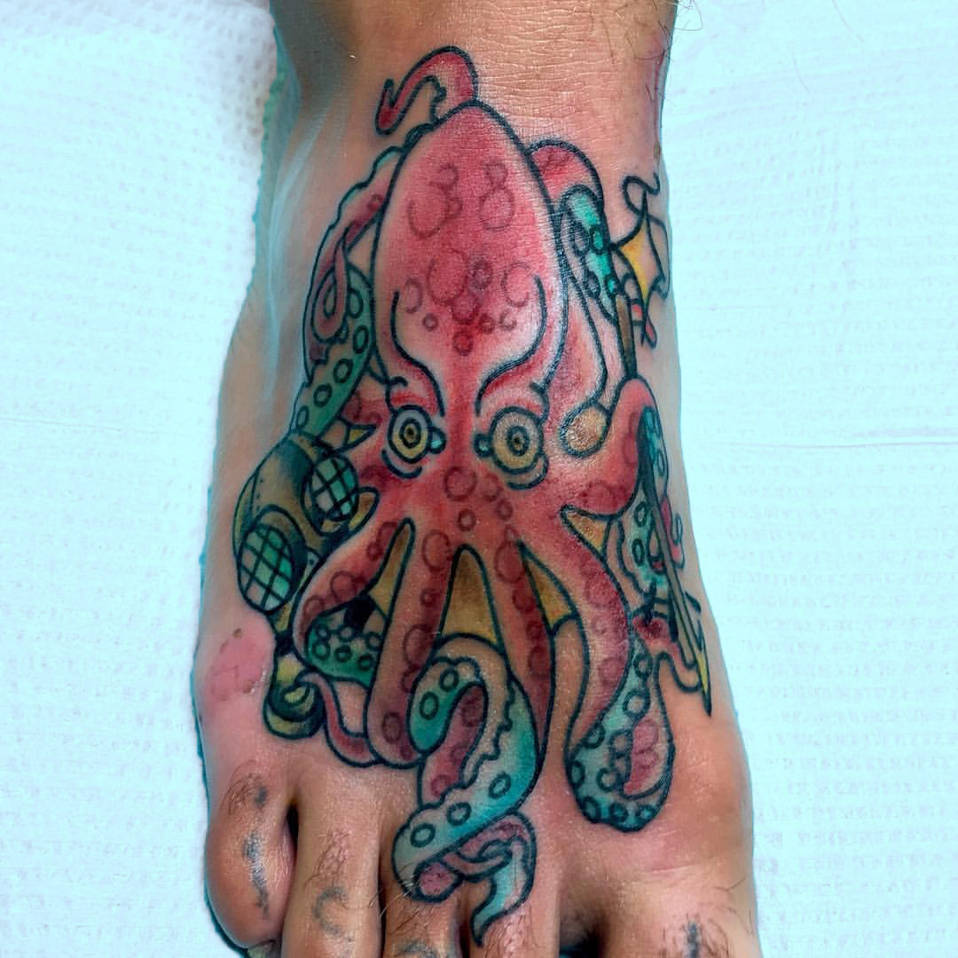 Tattoo of an octopi on a right foot in full color